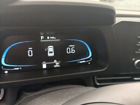 Used 2025 Hyundai Elantra SE image 10