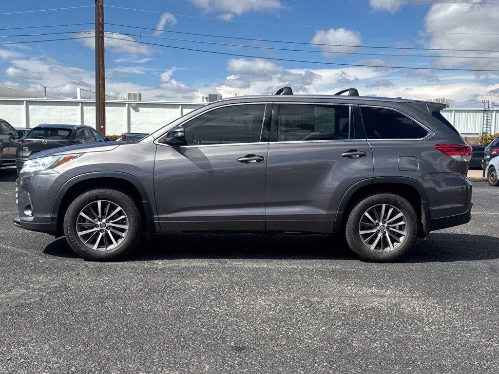 Used 2017 Toyota Highlander XLE AWD/4WD image 5