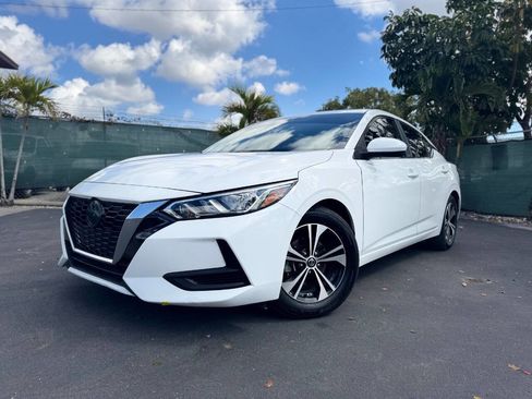Used 2022 Nissan Sentra SV image 3