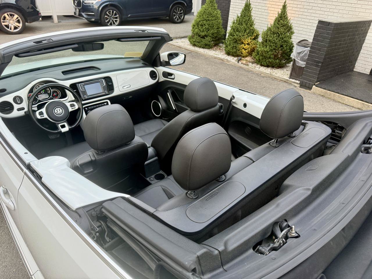 Used 2019 Volkswagen Beetle 2.0T SE FWD image 25