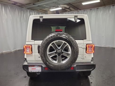 Used 2019 Jeep Wrangler Unlimited Sahara w/ LED Lighting Group image 8