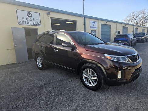 Used 2015 Kia Sorento LX image 2