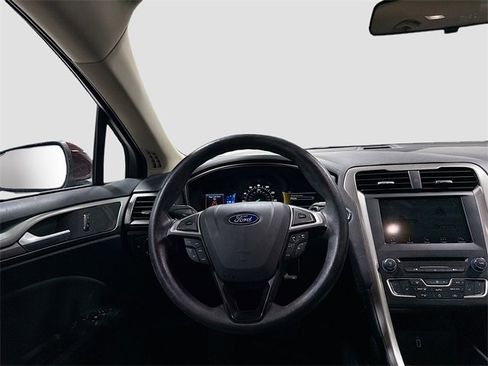 Used 2018 Ford Fusion SE w/ Fusion SE Technology Package image 21