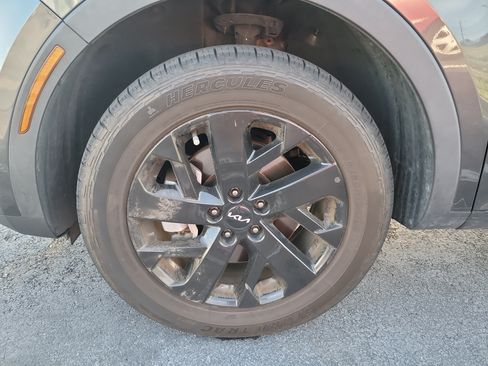 Used 2022 Kia Sorento S AWD/4WD image 9