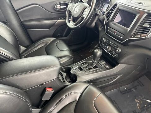 Used 2019 Jeep Cherokee Latitude Plus AWD/4WD image 26