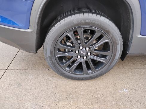 Used 2023 GMC Acadia SLE w/ Driver Convenience Package image 27