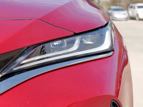 Used 2023 Toyota Venza Nightshade image 3