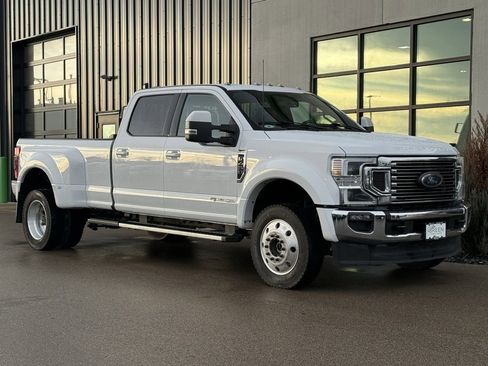 Used 2022 Ford F450 Lariat w/ FX4 Off-Road Package image 4