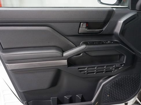 Certified 2025 Toyota 4Runner SR5 AWD/4WD image 31