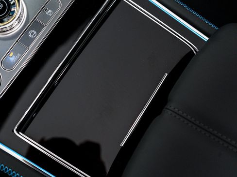 New 2025 Bentley Continental GTC image 36