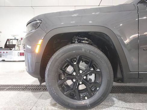New 2026 Jeep Grand Cherokee Altitude AWD/4WD image 16