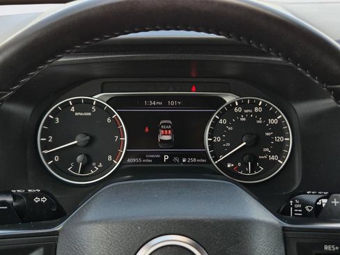 Used 2025 Nissan Rogue SV FWD image 27