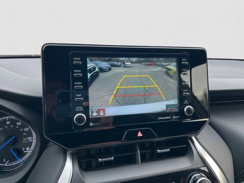 Used 2022 Toyota Venza XLE image 17