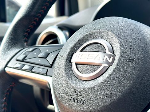 Used 2025 Nissan Versa SR FWD image 29