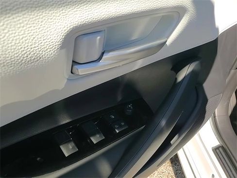 Used 2025 Toyota Corolla SE image 11