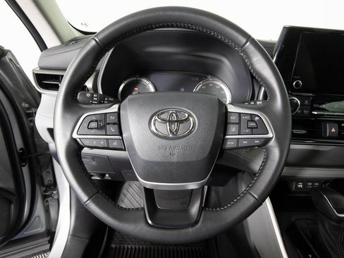 Used 2023 Toyota Highlander LE image 26