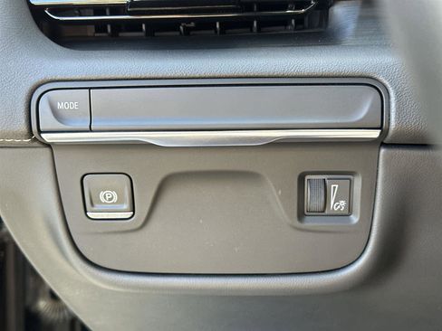 Used 2024 Cadillac Escalade ESV Luxury image 30