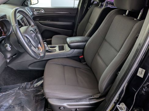 Used 2018 Jeep Grand Cherokee Laredo RWD image 21