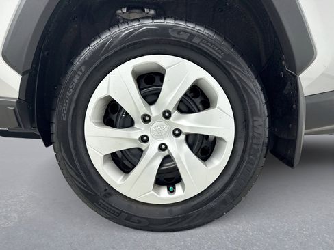 Used 2019 Toyota RAV4 LE w/ Carpet Mat Package image 24