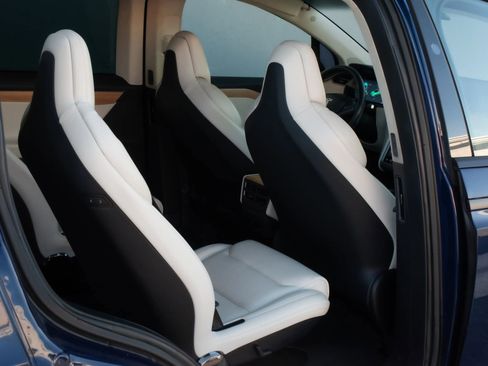 Used 2018 Tesla Model X P100D image 26