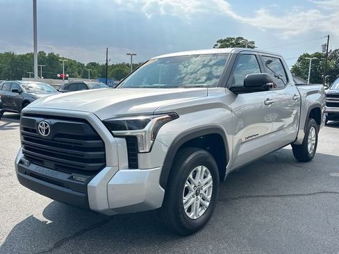 Used 2025 Toyota Tundra SR5 w/ SR5 Premium Package AWD/4WD image 7