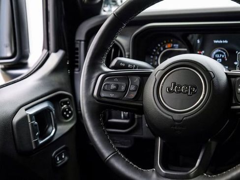 Used 2024 Jeep Wrangler Unlimited Rubicon w/ Technology Group AWD/4WD image 29
