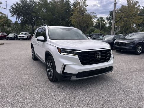 Used 2025 Honda Pilot Touring image 8