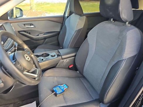 Used 2023 Nissan Rogue SV image 4