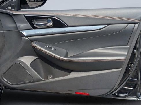 Used 2023 Nissan Maxima SR w/ Sport Mat Group image 23