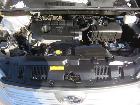 Used 2012 Toyota Highlander Base 4dr SUV (2.7L l4) image 35