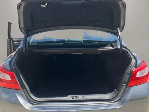 Used 2016 Nissan Altima 3.5 SL w/ 3.5 Technology Package FWD image 5