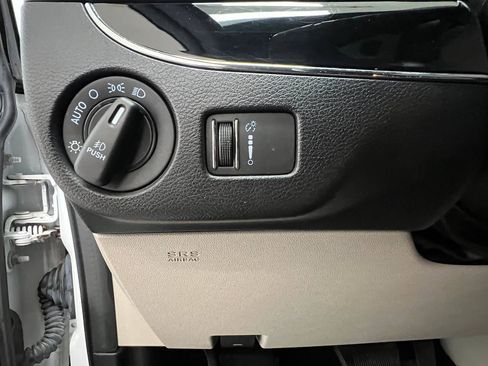 Used 2019 Dodge Grand Caravan SXT FWD image 22