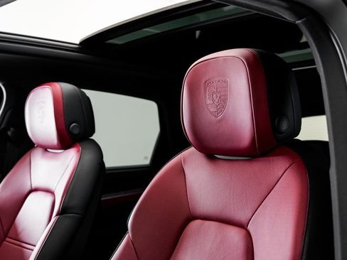 Used 2024 Porsche Cayenne image 11