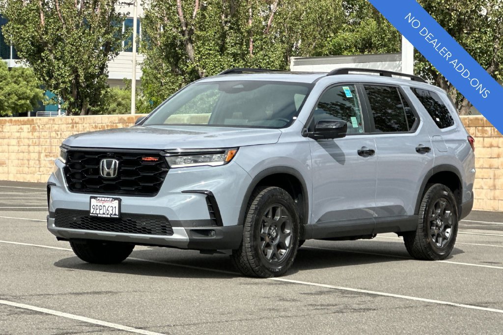 Certified 2025 Honda Pilot TrailSport image 8