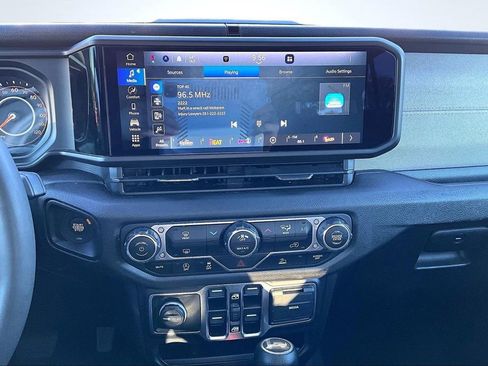 Used 2024 Jeep Wrangler Sport S image 31