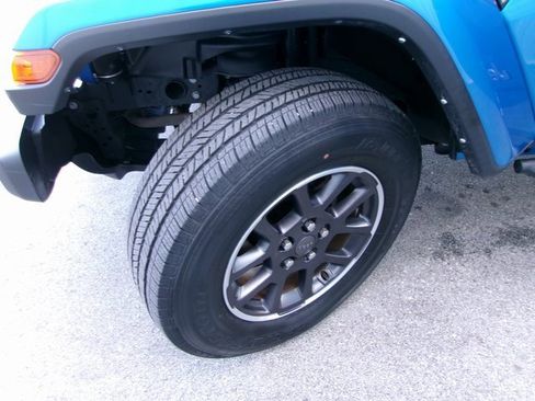 Used 2023 Jeep Gladiator Overland image 7