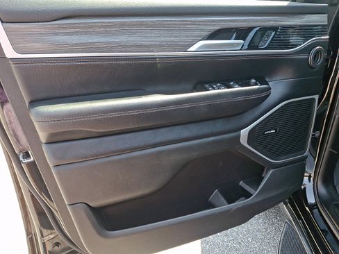Used 2024 Jeep Wagoneer L Series III w/ Flexible Seating Group AWD/4WD image 13