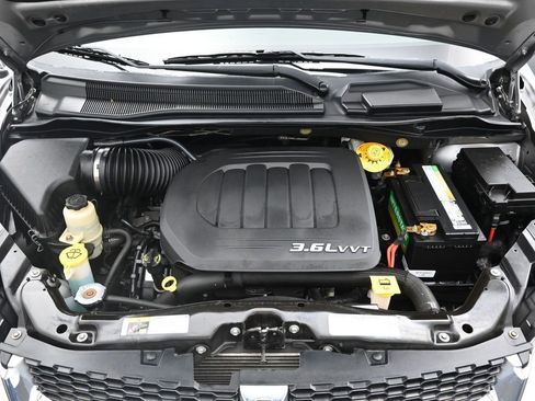 Used 2016 Dodge Grand Caravan SE image 29