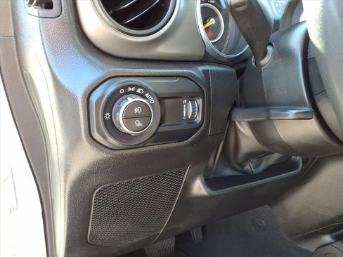 Used 2023 Jeep Gladiator Sport image 18