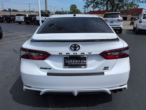 Used 2021 Toyota Camry SE w/ Convenience Package AWD/4WD image 4