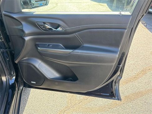 Used 2022 GMC Acadia SLT w/ Technology Package image 6