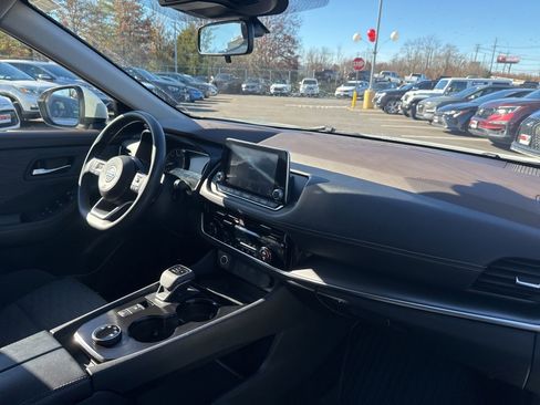 Used 2021 Nissan Rogue SV image 14