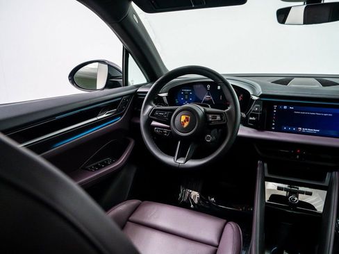 New 2026 Porsche Macan 4 Electric image 25