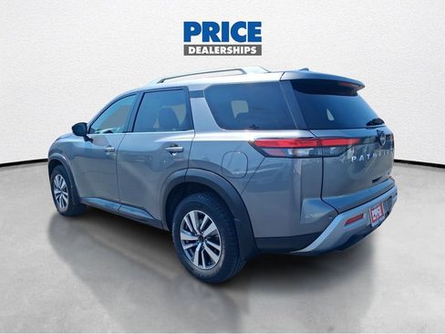 Used 2023 Nissan Pathfinder SL AWD/4WD image 8