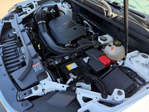 Used 2022 GMC Acadia SLE FWD image 30