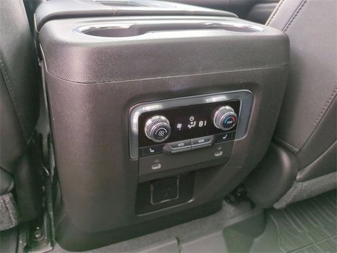 Used 2021 GMC Yukon SLT w/ SLT Premium Package image 21