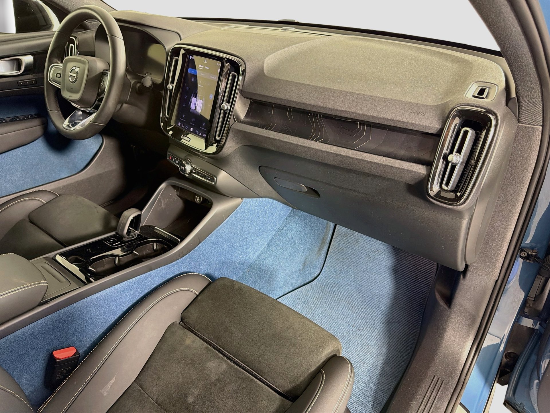 Certified 2023 Volvo C40 P8 Recharge Plus AWD/4WD image 31