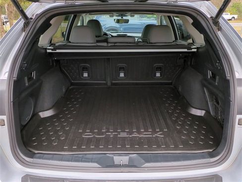 Used 2022 Subaru Outback Limited image 13