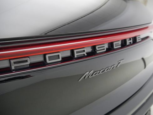Certified 2023 Porsche Macan Turbo AWD/4WD image 11