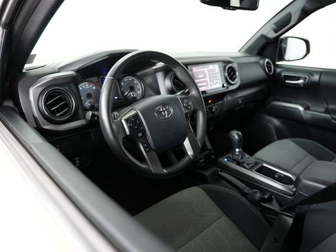 Used 2020 Toyota Tacoma TRD Off-Road image 6